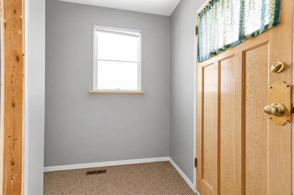 121 5 Street SE Medicine Hat AB T1A 0M4
