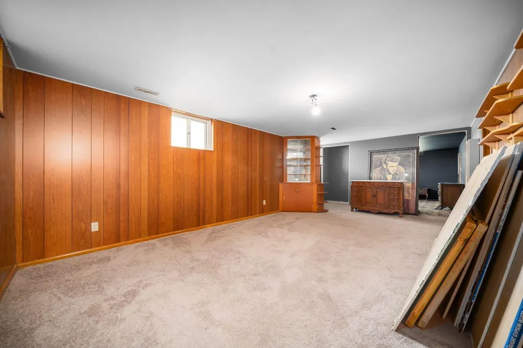 121 5 Street SE Medicine Hat AB T1A 0M4