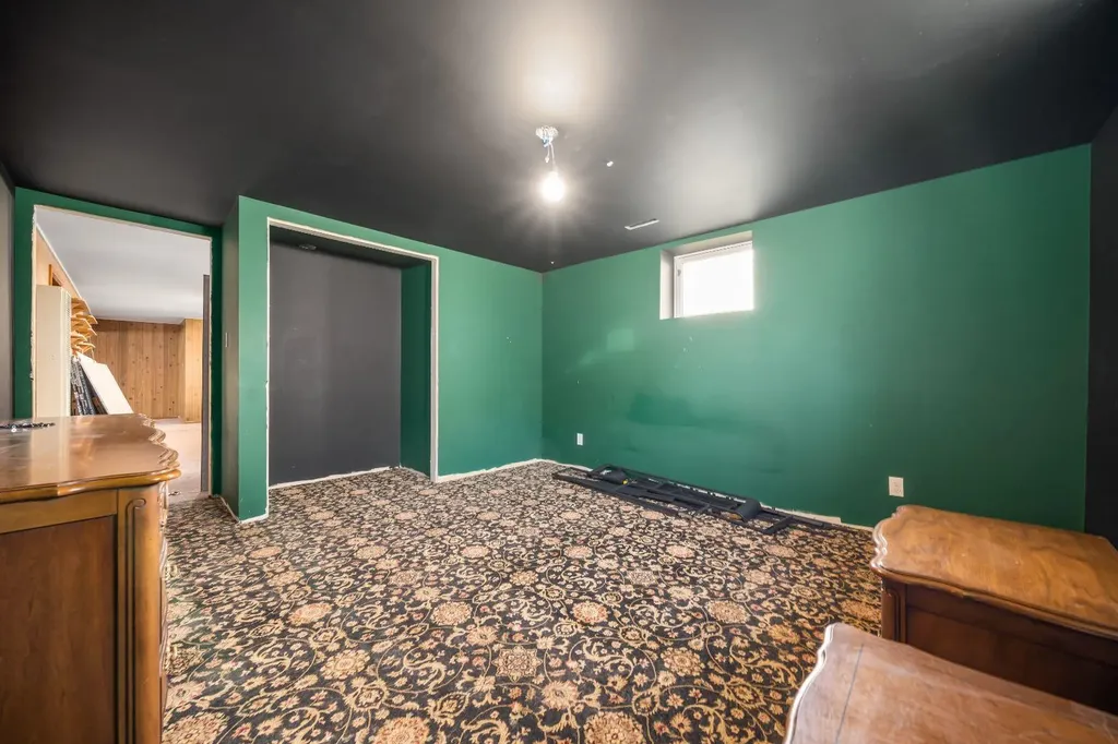 121 5 Street SE Medicine Hat AB T1A 0M4