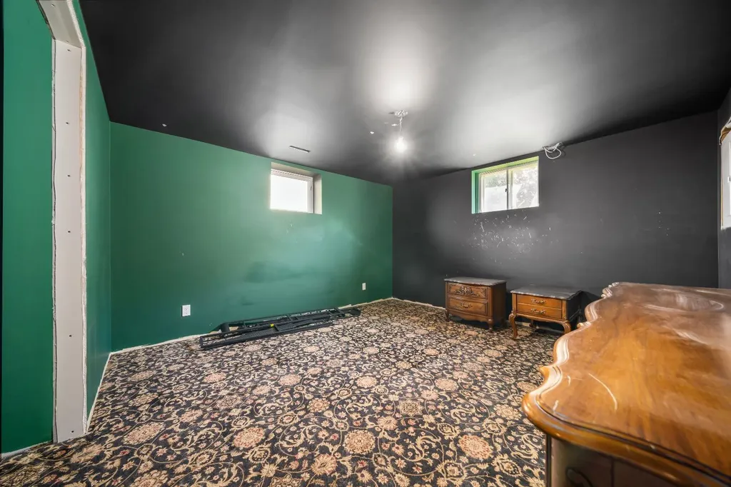 121 5 Street SE Medicine Hat AB T1A 0M4