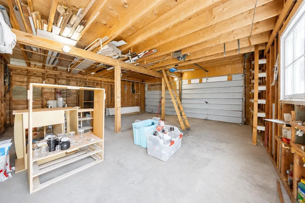 121 5 Street SE Medicine Hat AB T1A 0M4