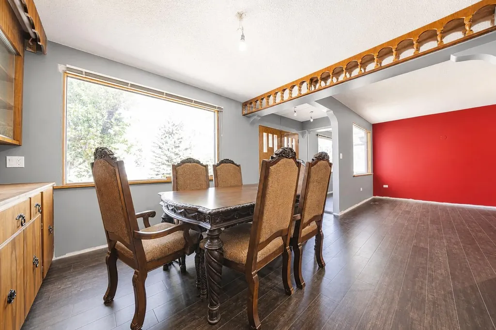 121 5 Street SE Medicine Hat AB T1A 0M4