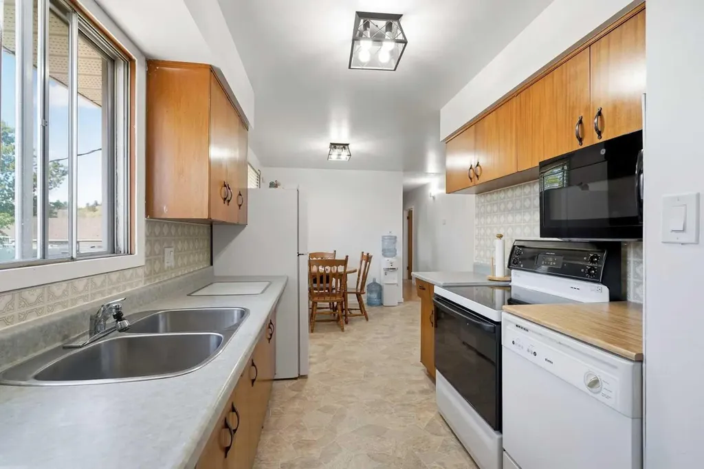 22 Fir Street Red Deer AB T4N4Y2