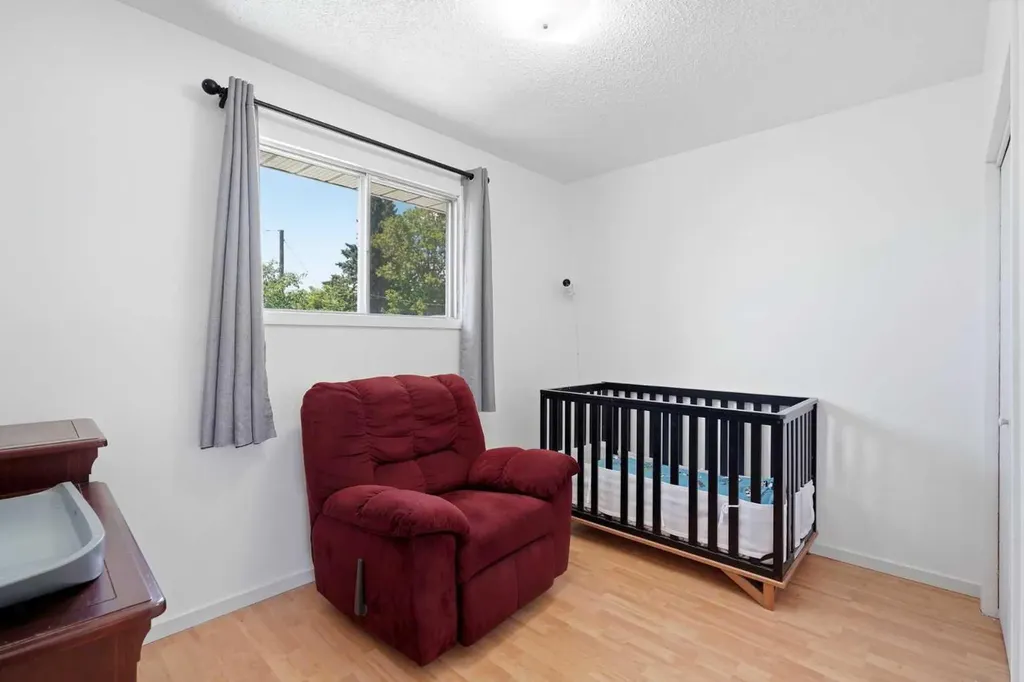 22 Fir Street Red Deer AB T4N4Y2