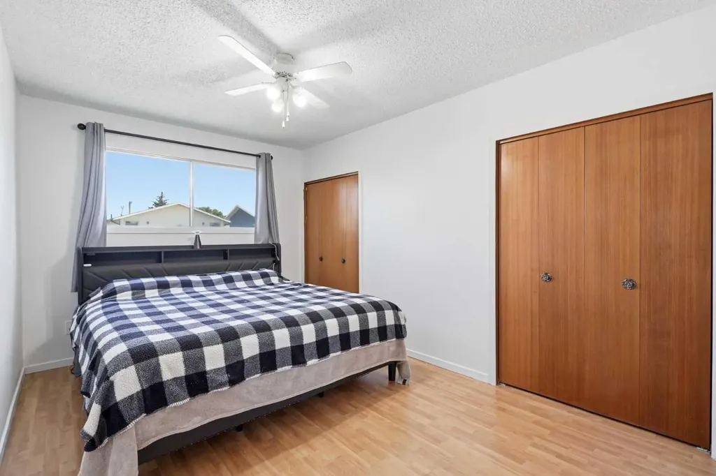 22 Fir Street Red Deer AB T4N4Y2