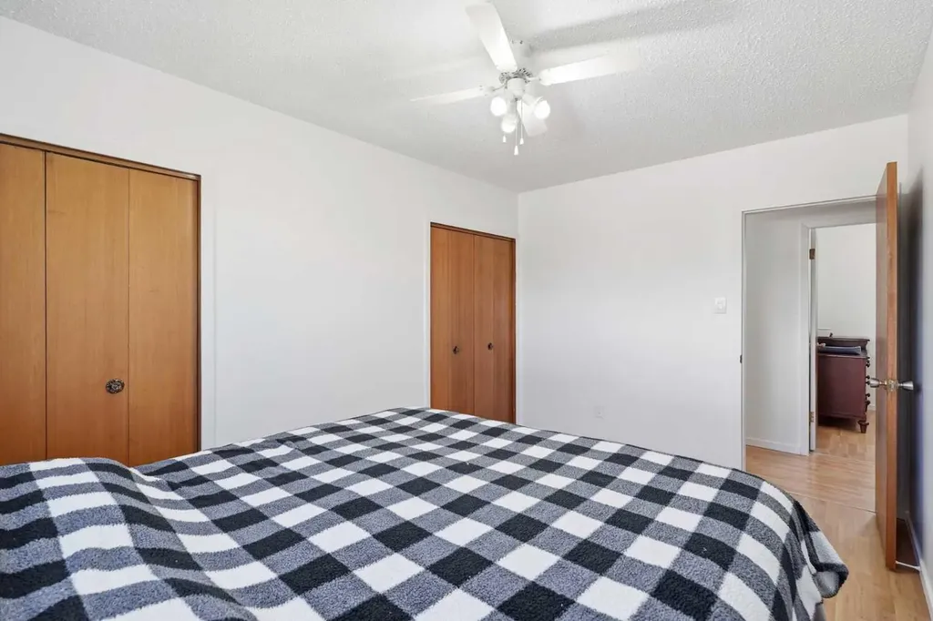 22 Fir Street Red Deer AB T4N4Y2