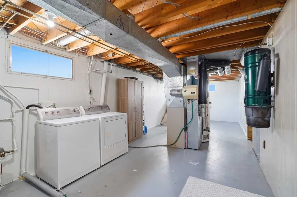 22 Fir Street Red Deer AB T4N4Y2