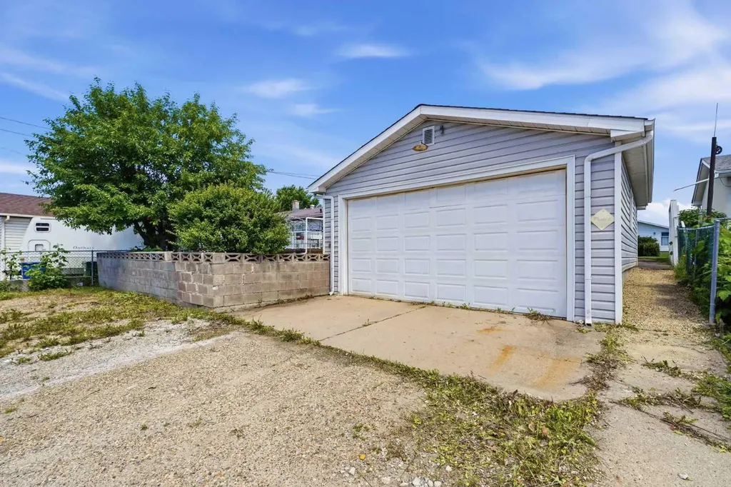 22 Fir Street Red Deer AB T4N4Y2