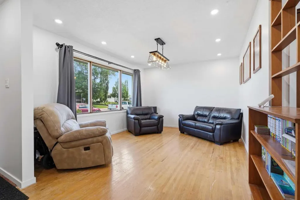 22 Fir Street Red Deer AB T4N4Y2