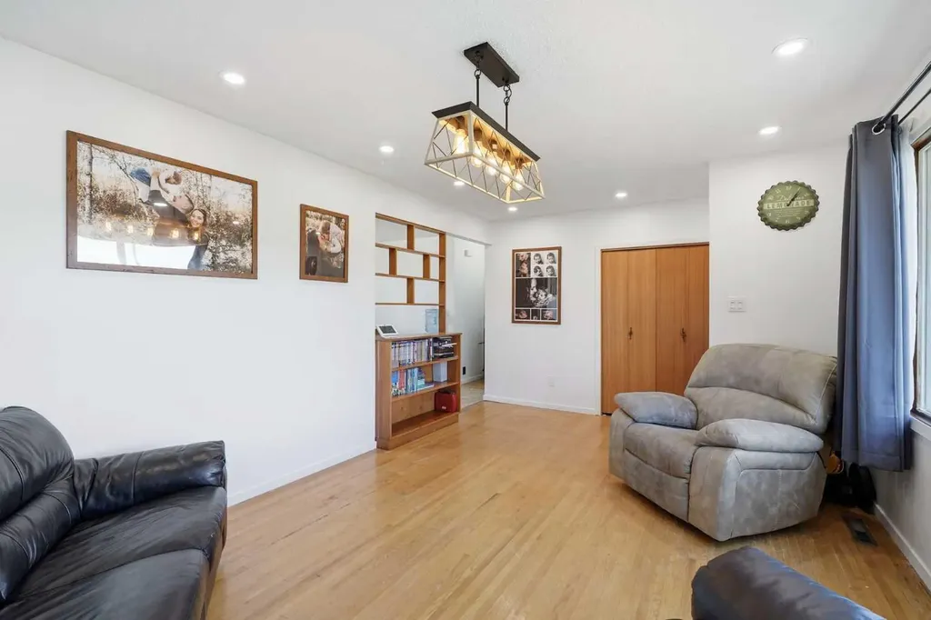 22 Fir Street Red Deer AB T4N4Y2