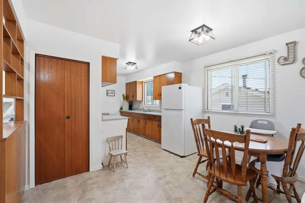 22 Fir Street Red Deer AB T4N4Y2