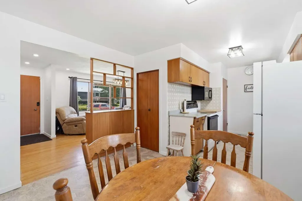 22 Fir Street Red Deer AB T4N4Y2