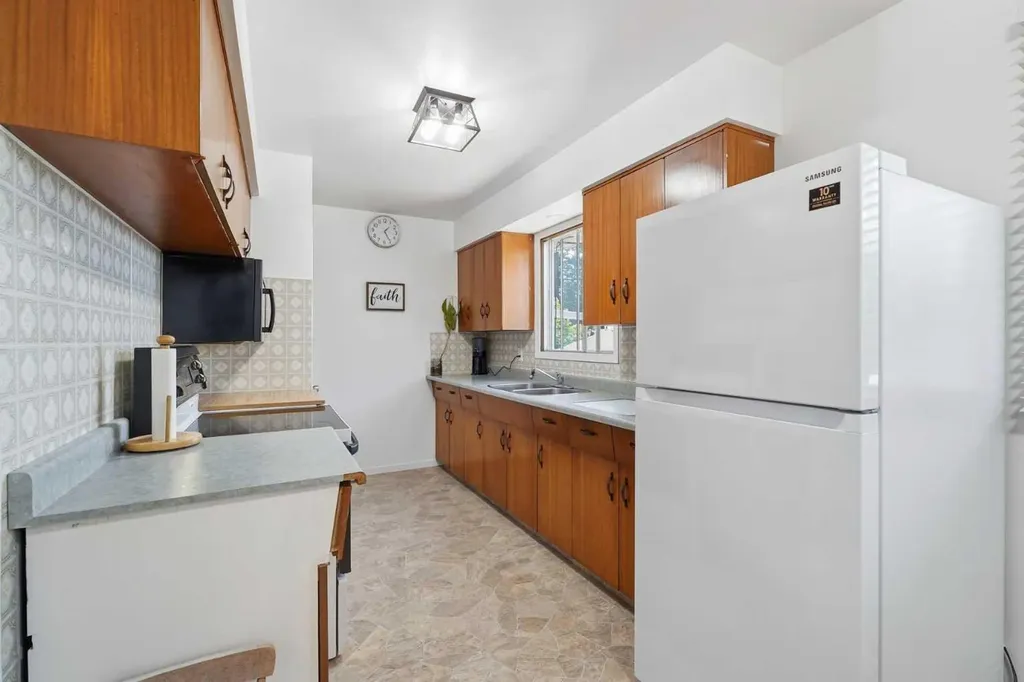 22 Fir Street Red Deer AB T4N4Y2