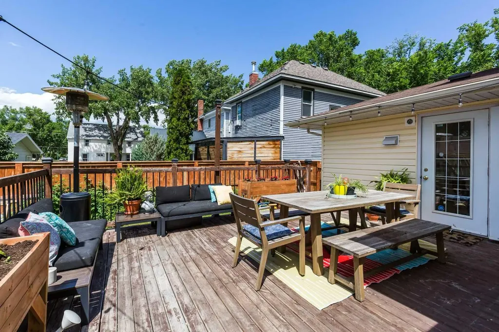 910 8 Street S Lethbridge AB T1J2K8