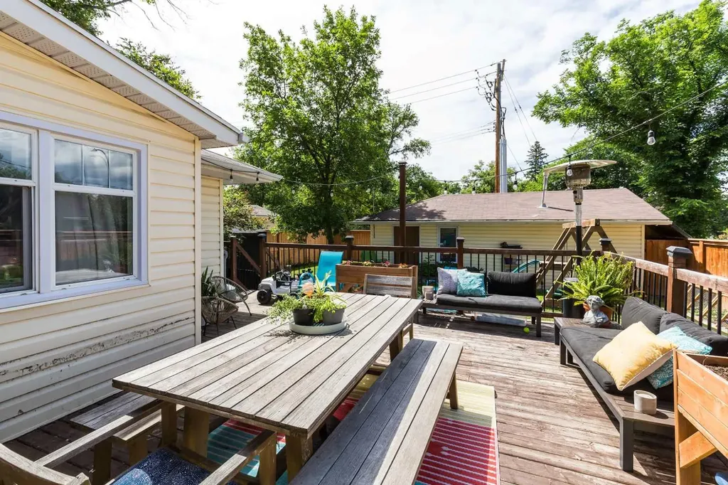 910 8 Street S Lethbridge AB T1J2K8