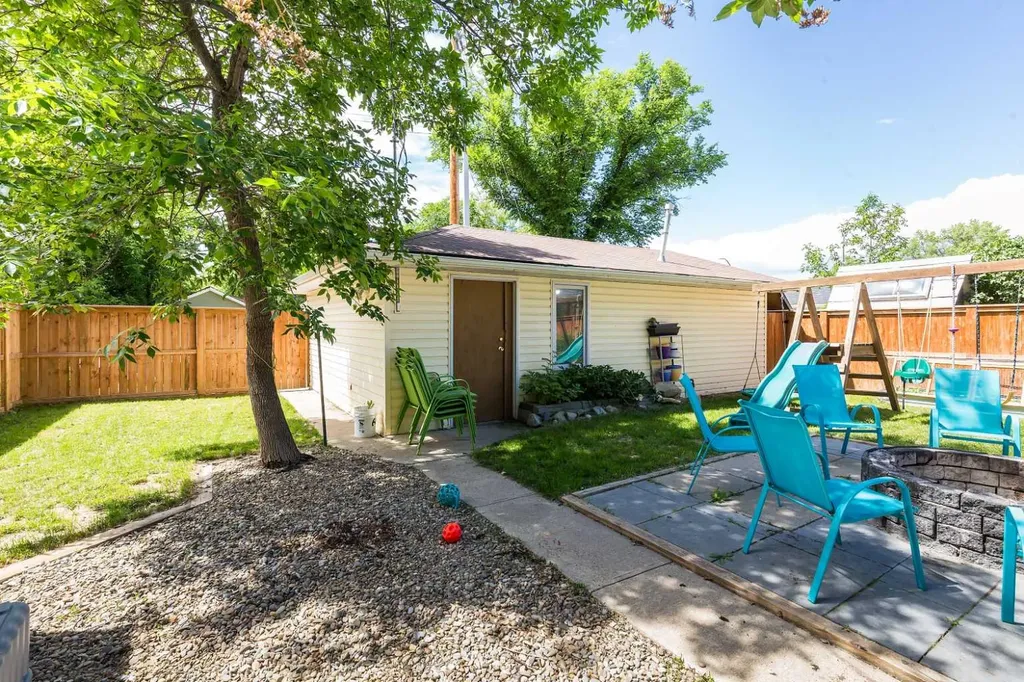 910 8 Street S Lethbridge AB T1J2K8