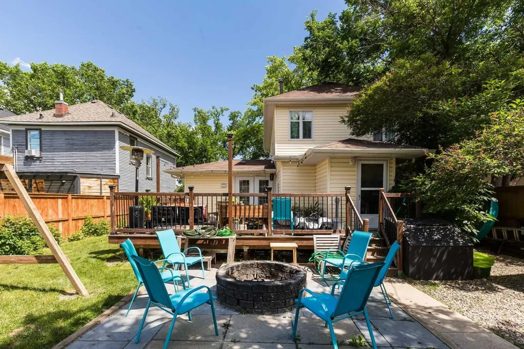 910 8 Street S Lethbridge AB T1J2K8