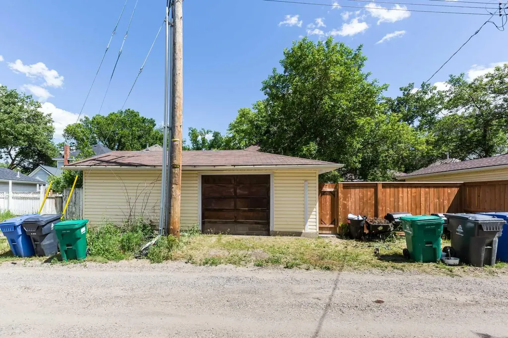 910 8 Street S Lethbridge AB T1J2K8