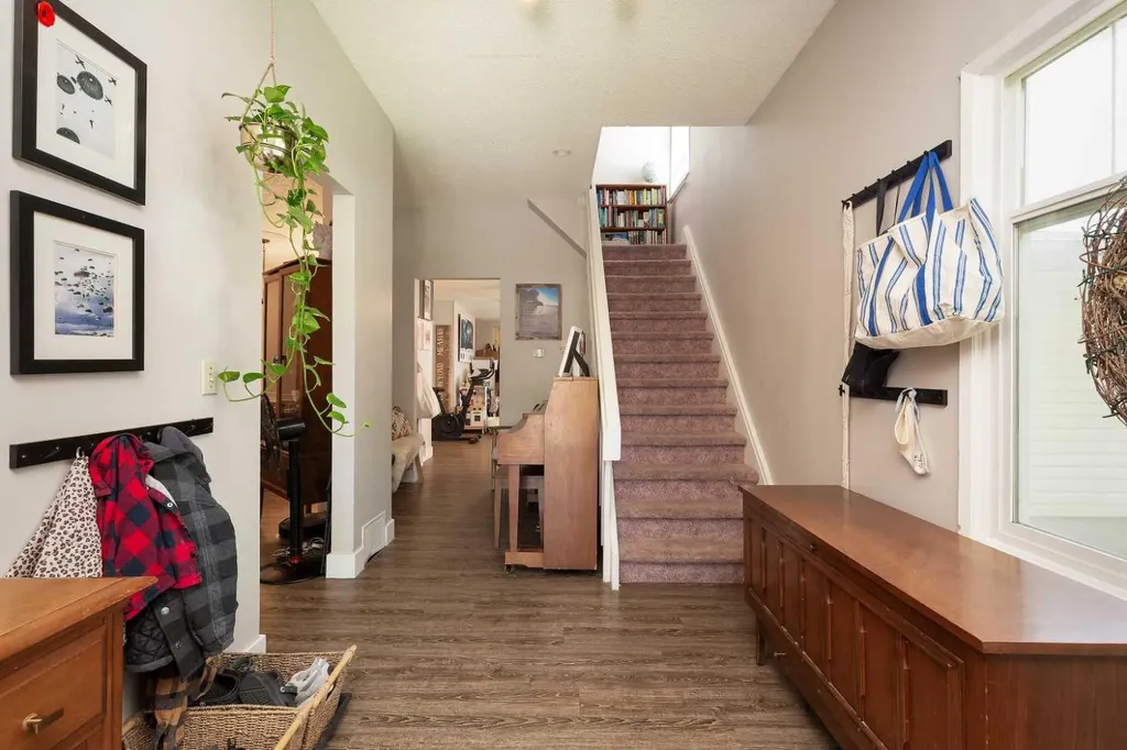 910 8 Street S Lethbridge AB T1J2K8