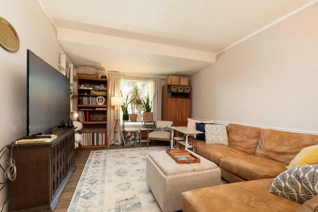 910 8 Street S Lethbridge AB T1J2K8