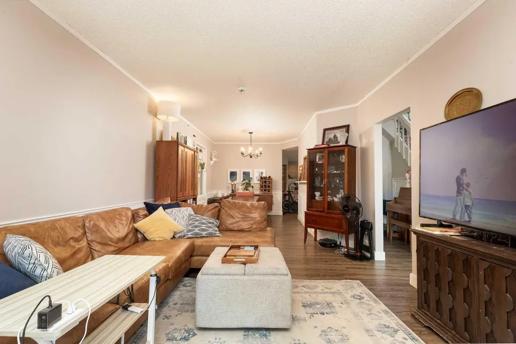 910 8 Street S Lethbridge AB T1J2K8