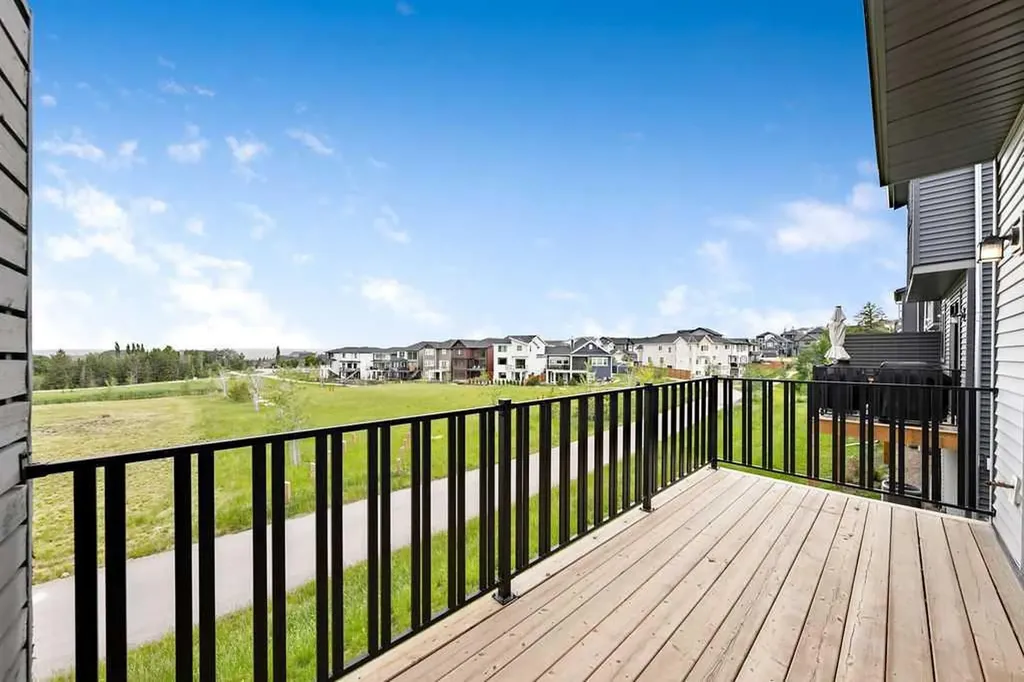 86 Spring Willow Close SW Calgary AB T3H 6E8