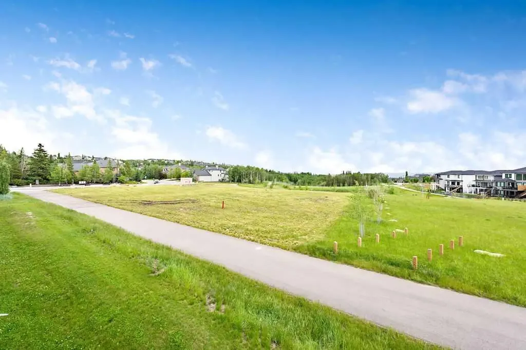 86 Spring Willow Close SW Calgary AB T3H 6E8
