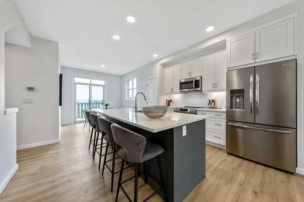 86 Spring Willow Close SW Calgary AB T3H 6E8