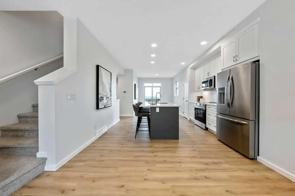 86 Spring Willow Close SW Calgary AB T3H 6E8
