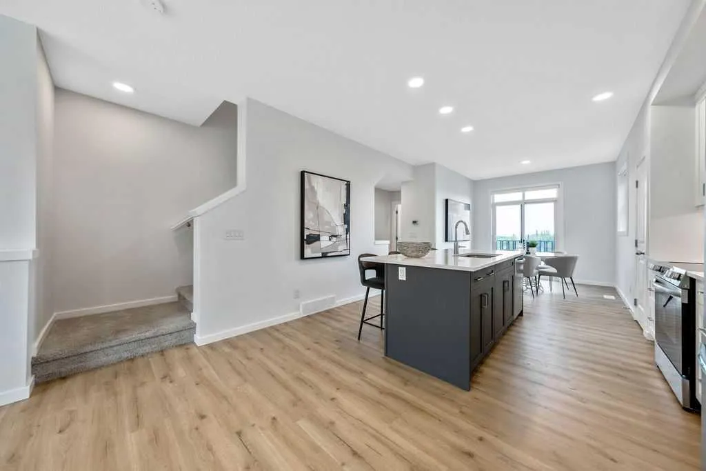 86 Spring Willow Close SW Calgary AB T3H 6E8