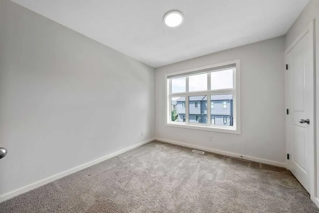 86 Spring Willow Close SW Calgary AB T3H 6E8