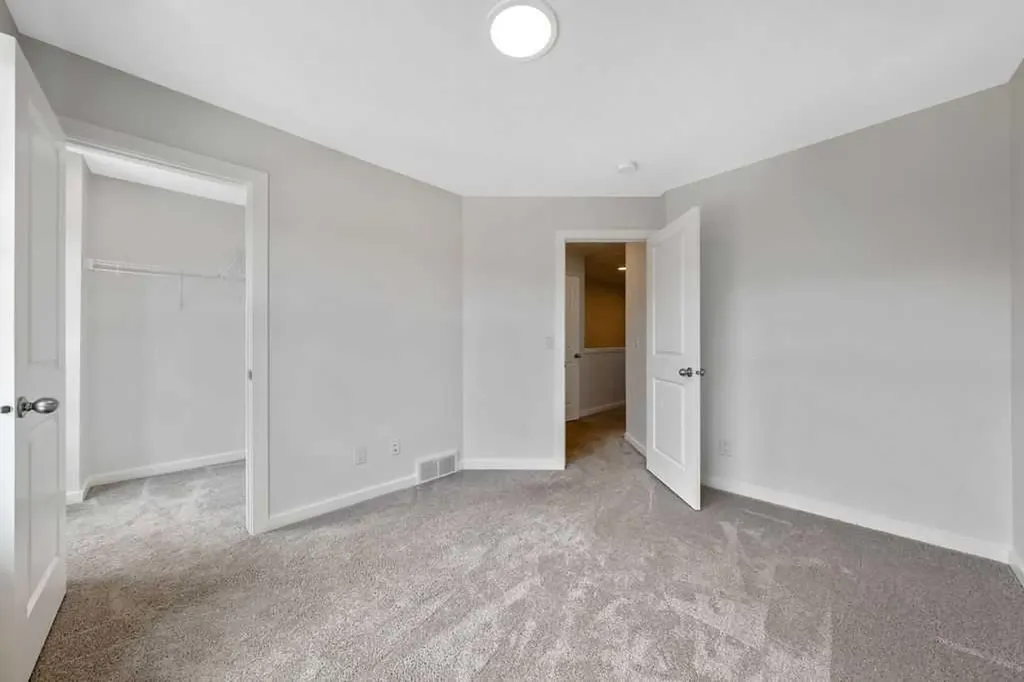 86 Spring Willow Close SW Calgary AB T3H 6E8