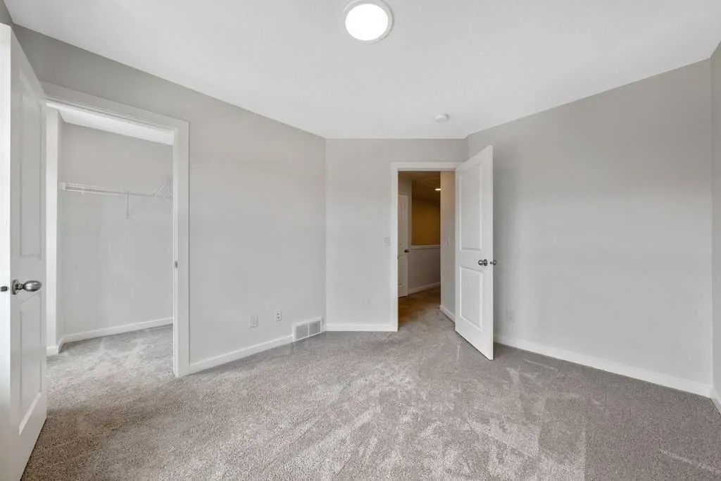 86 Spring Willow Close SW Calgary AB T3H 6E8