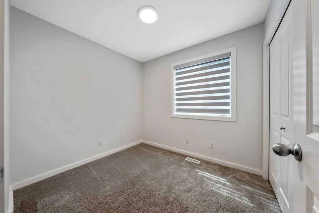 86 Spring Willow Close SW Calgary AB T3H 6E8
