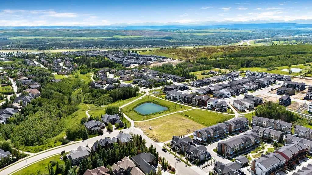 86 Spring Willow Close SW Calgary AB T3H 6E8