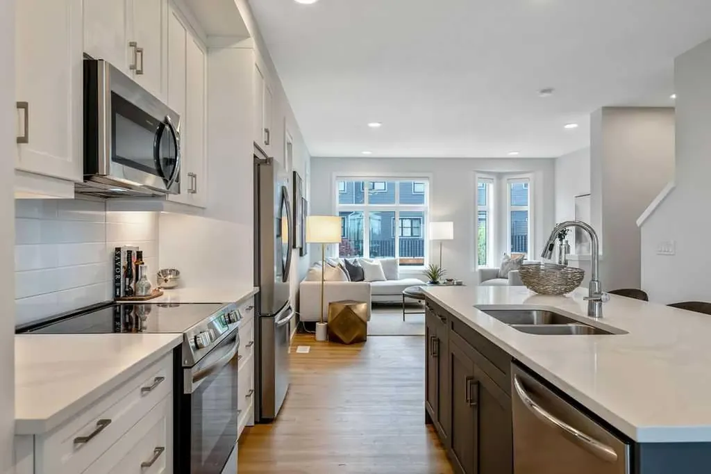 86 Spring Willow Close SW Calgary AB T3H 6E8