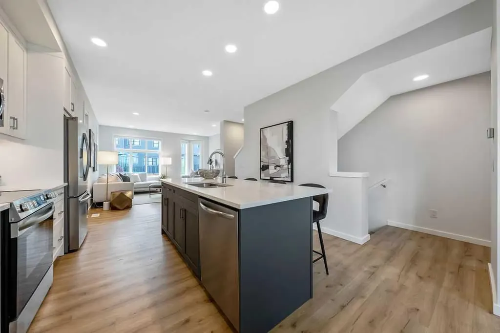 86 Spring Willow Close SW Calgary AB T3H 6E8
