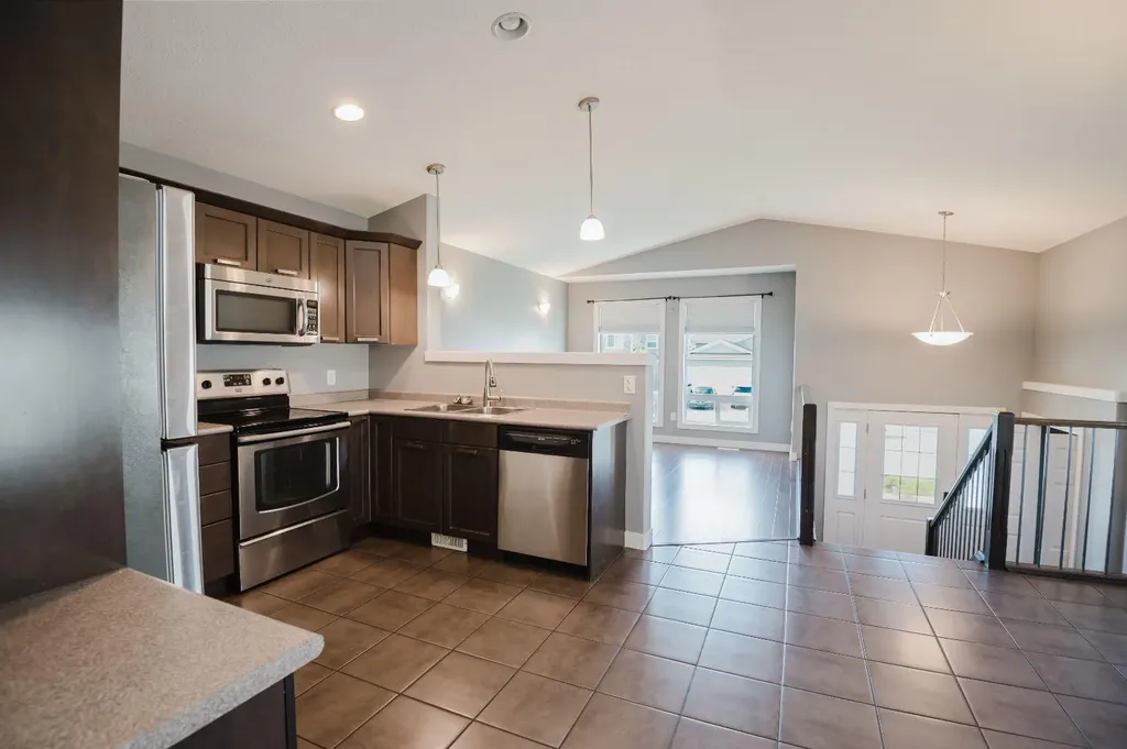 11518 73 Grande Prairie AB T8W0K2