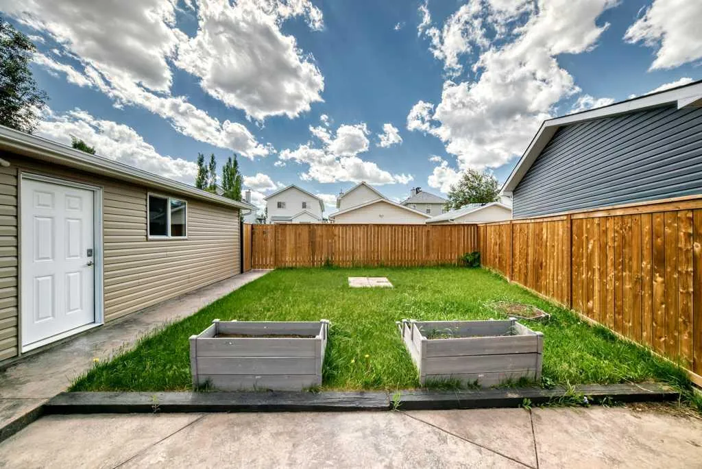 222 Covewood Close NE Calgary AB T3K 5A1