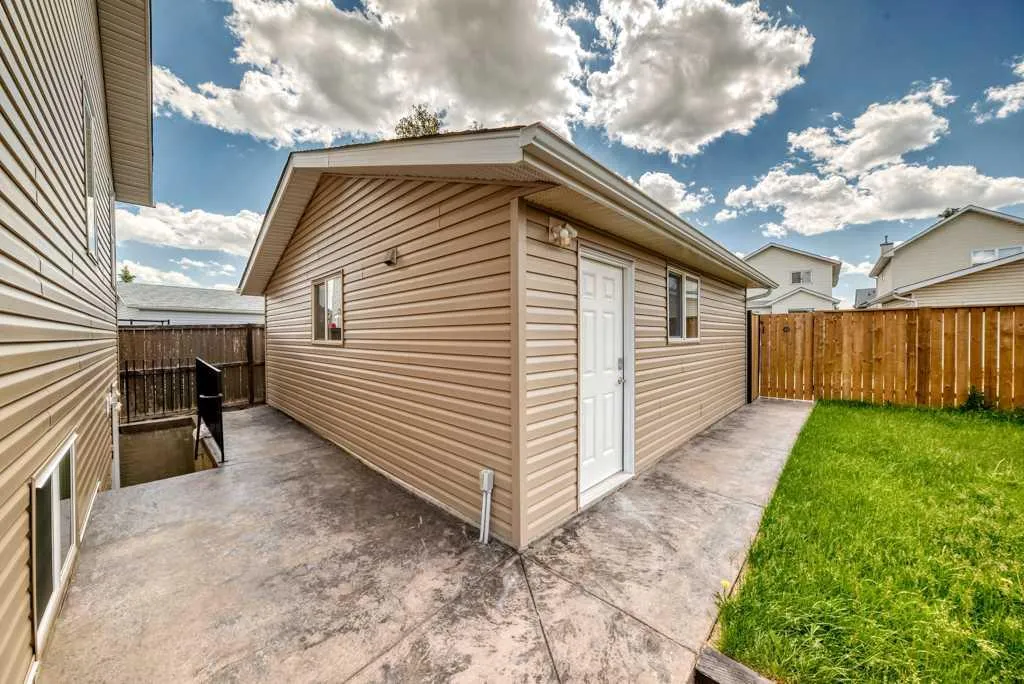 222 Covewood Close NE Calgary AB T3K 5A1