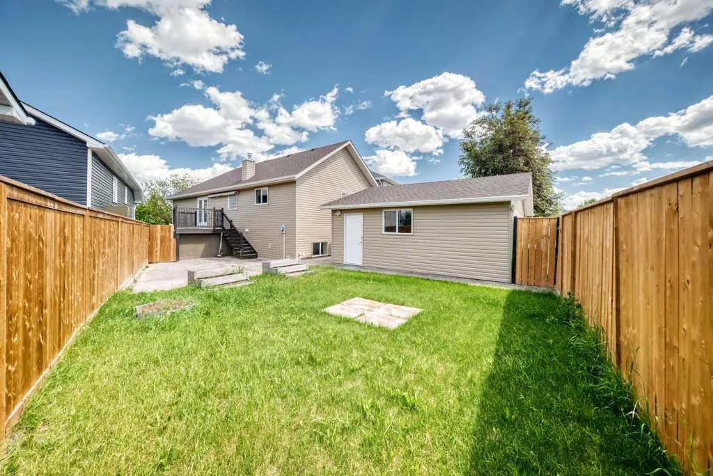 222 Covewood Close NE Calgary AB T3K 5A1