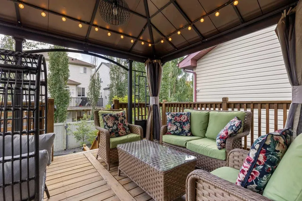 35 Copperleaf Crescent SE Calgary AB T2Z0B9