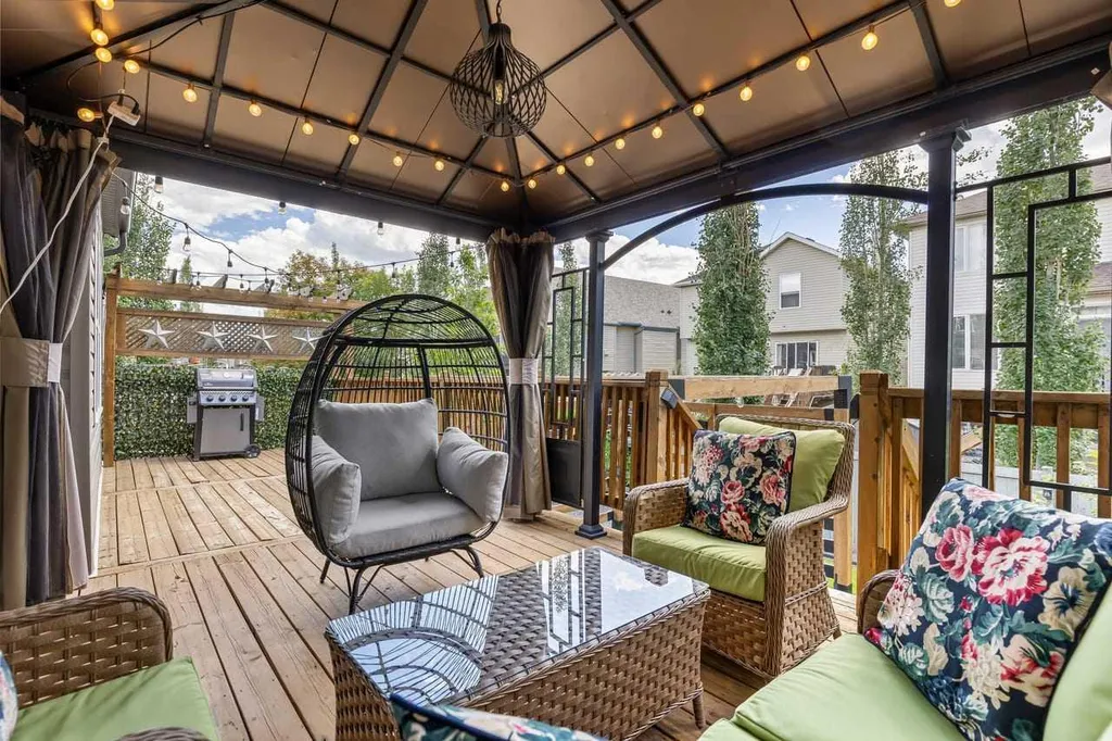 35 Copperleaf Crescent SE Calgary AB T2Z0B9