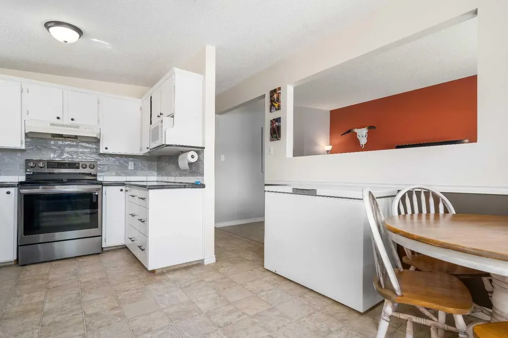 1864 16 Street SE Medicine Hat AB T1A7J7