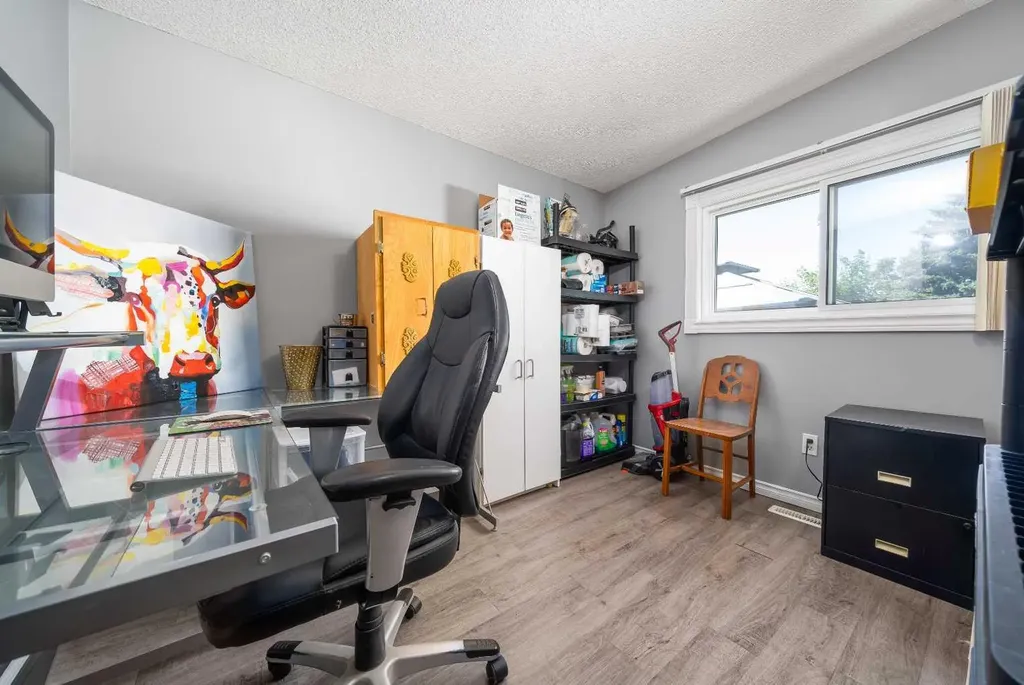 1864 16 Street SE Medicine Hat AB T1A7J7