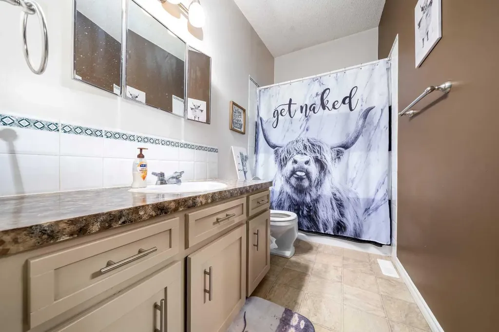 1864 16 Street SE Medicine Hat AB T1A7J7