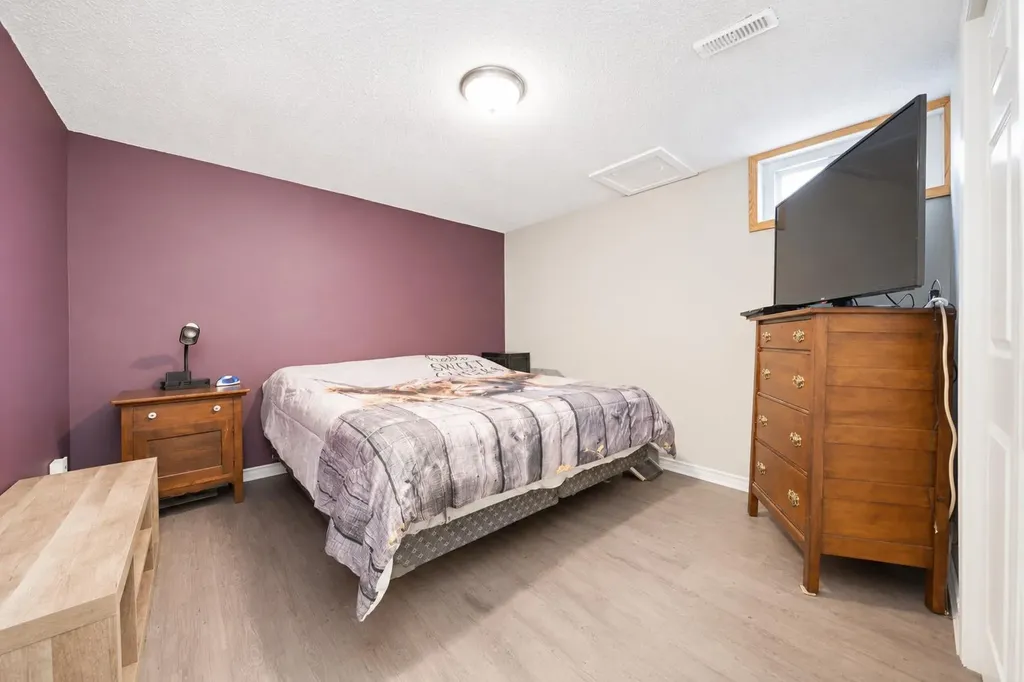 1864 16 Street SE Medicine Hat AB T1A7J7