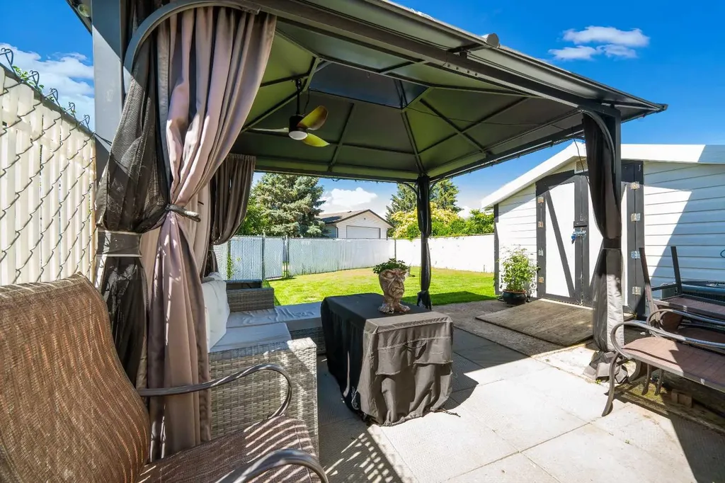 1864 16 Street SE Medicine Hat AB T1A7J7