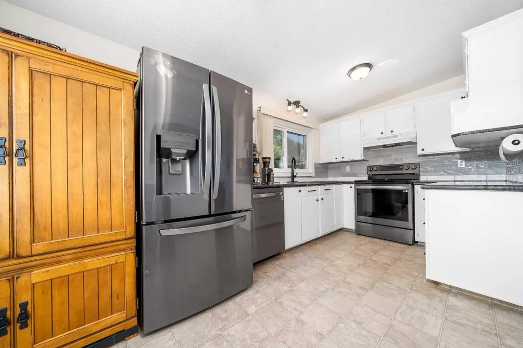 1864 16 Street SE Medicine Hat AB T1A7J7