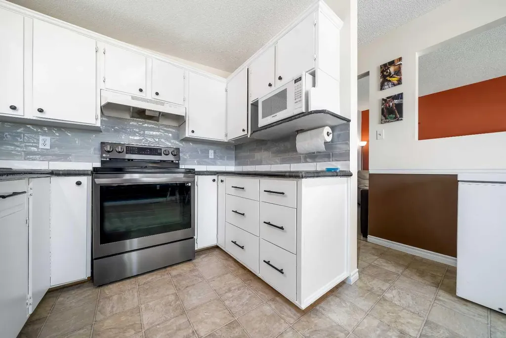 1864 16 Street SE Medicine Hat AB T1A7J7